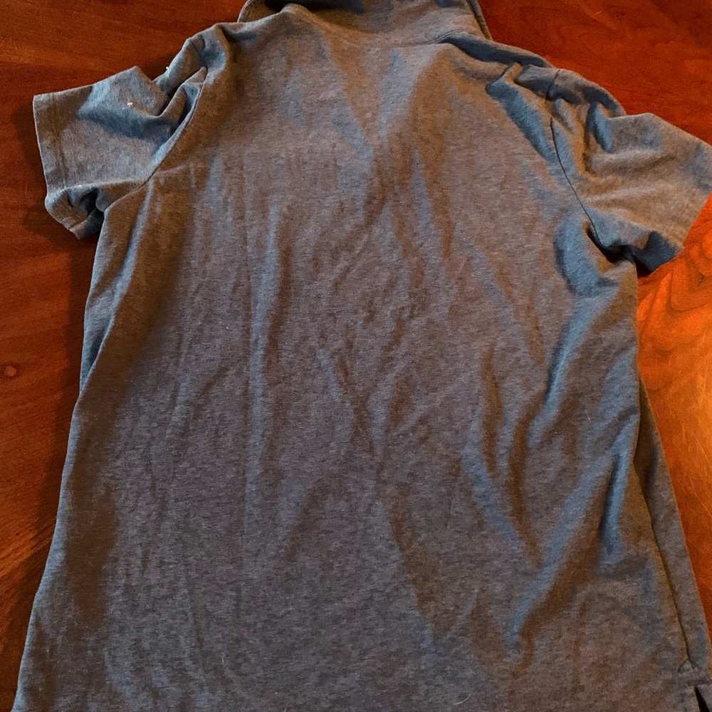 Vineyard vines boys polo shirt. Size medium (12-14). Color blue